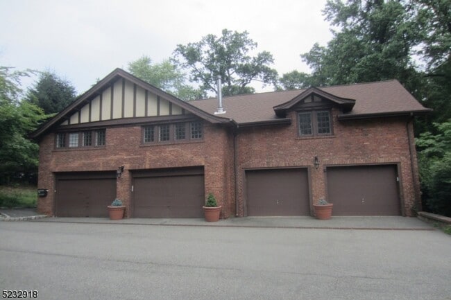 Building Photo - 84 Gregory Ave