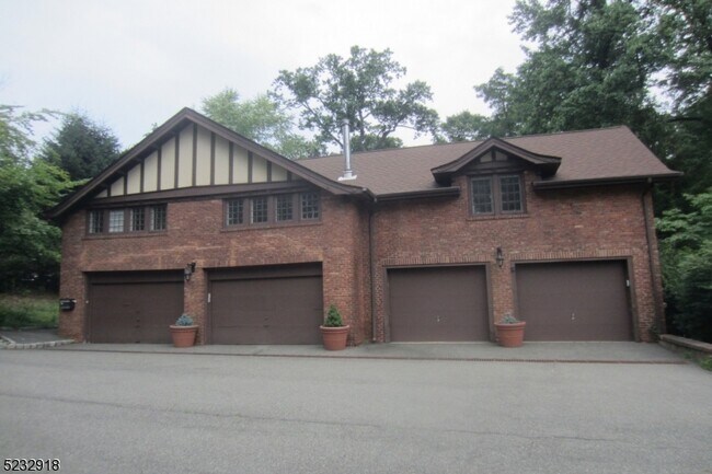 Foto del edificio - 84 Gregory Ave