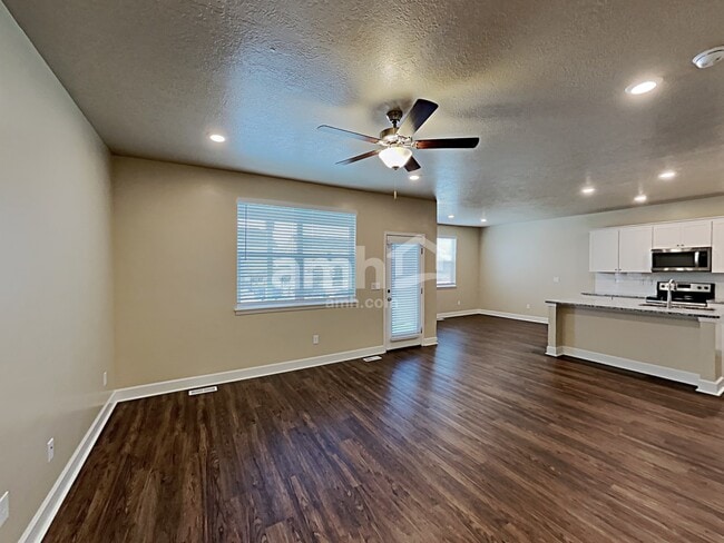 Building Photo - 4427 N Morgan Way