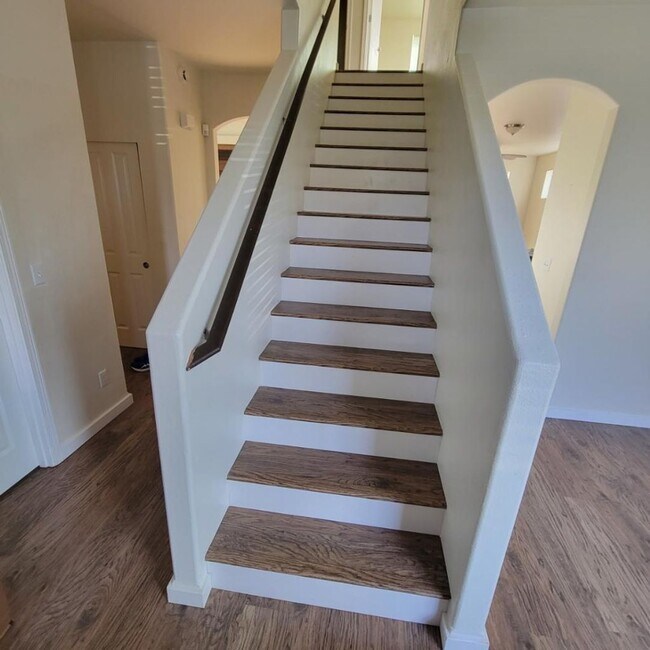 Foto del edificio - 4 Bedroom plus den, Lacey/Meridian Campus Home for Rent
