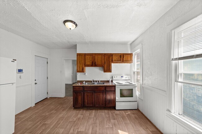 Foto del edificio - 8302 Sowinski Ave