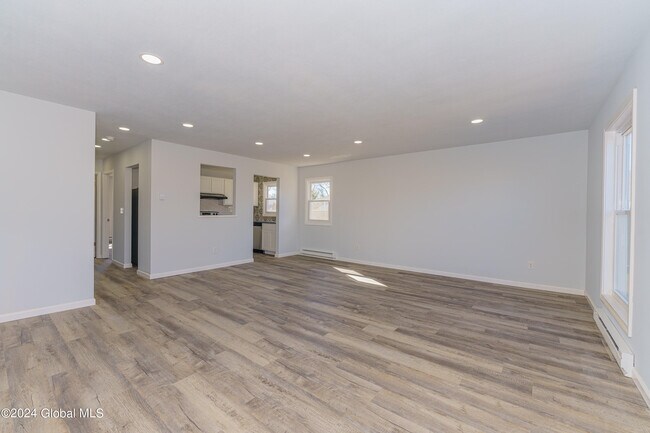 Building Photo - 126 Rockefeller Rd
