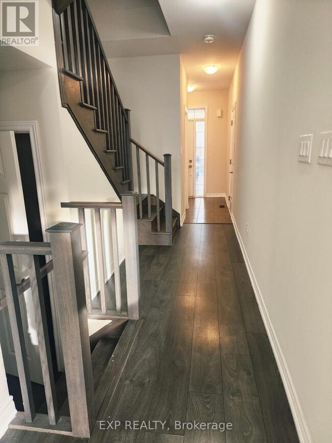 Building Photo - 33 Hollywood Ct