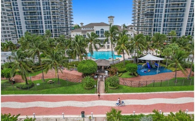 Building Photo - 4775 Collins Ave