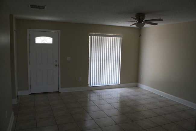 Foto del edificio - Cute 2 bedroom 1 bath in Seven Springs