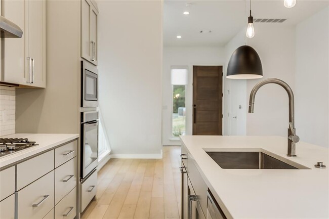 Foto del edificio - 2521 Sutherland St