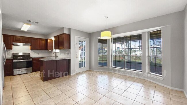 Building Photo - 3011 Manorwood Dr