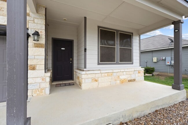 Building Photo - 4 Bedroom/2.5 Bath Paloma Subdivision