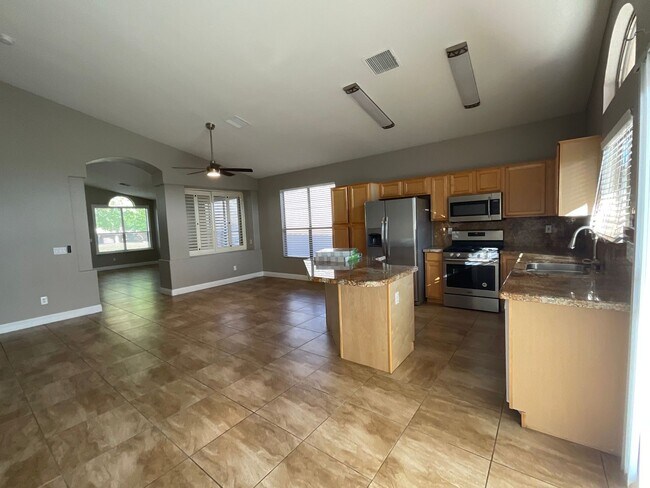 Foto del edificio - Single story home, 4br, 2bth, 2cg, RV doub...