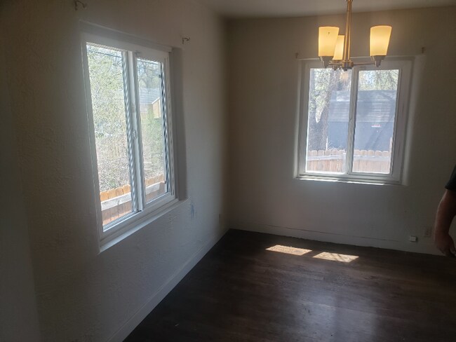 Foto del edificio - 2105 E Willamette Ave