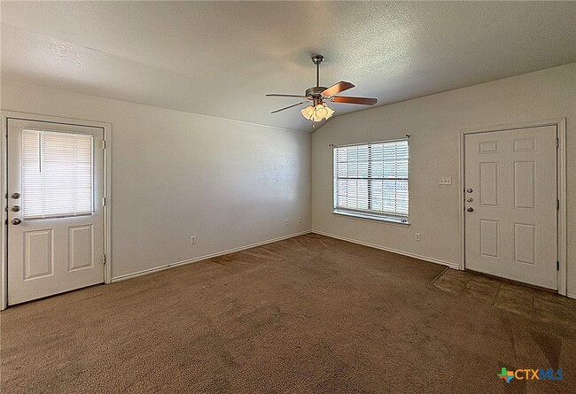 Building Photo - 2706 Ashley Dr