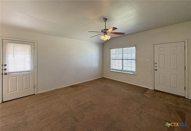 Foto del edificio - 2706 Ashley Dr