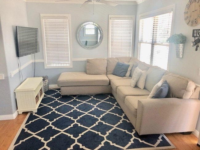 Building Photo - Quaint California Bungalow