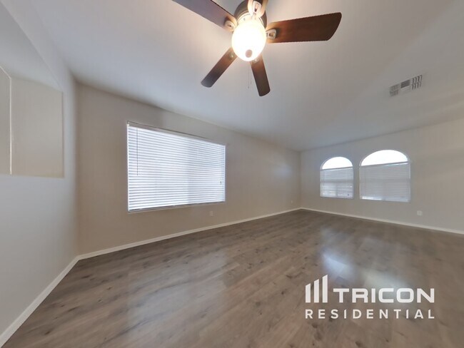 Foto del edificio - 117 N 151st Ave