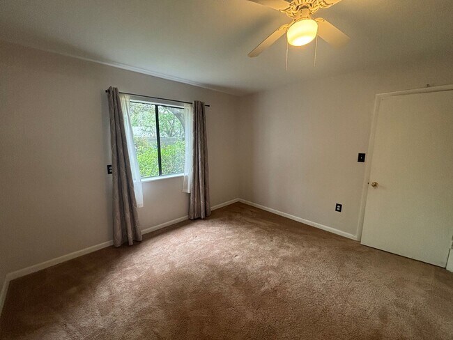 Foto del edificio - Newly renovated FIRST floor 2/2 - Will go fast