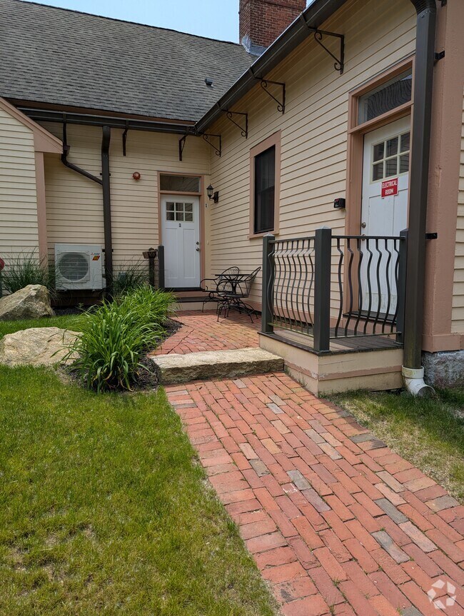 Building Photo - 352 Manchaug Rd