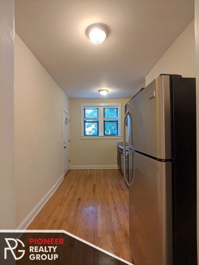 Building Photo - 4040 N Ashland Ave