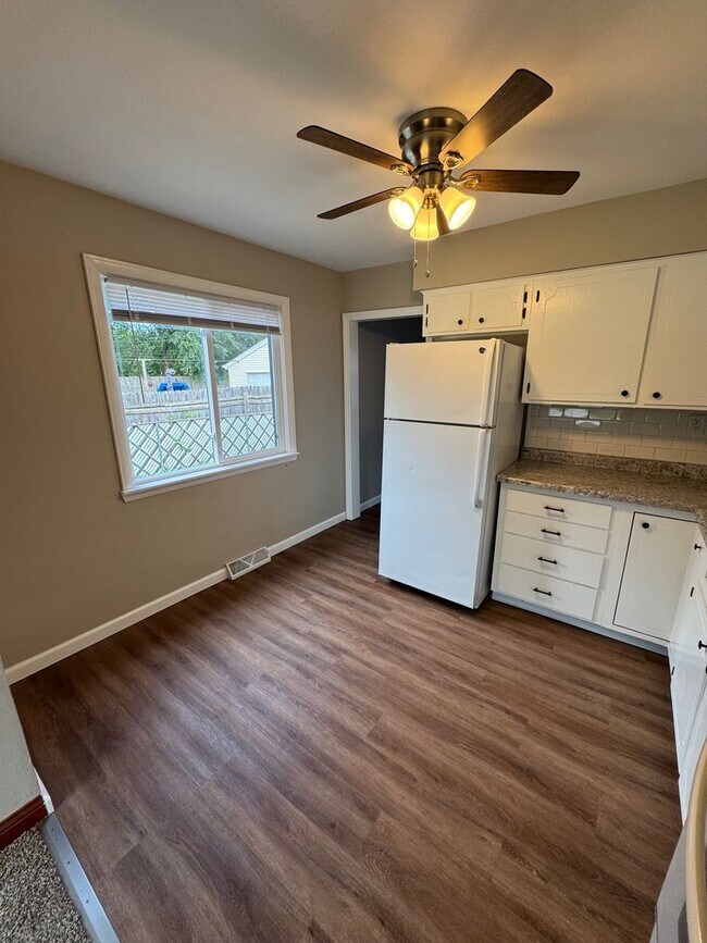 Foto del edificio - Two Bedroom One Bathroom Home in Machesney...