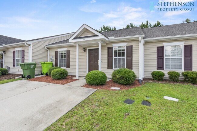 Foto del edificio - 423 Elders Pond Cir