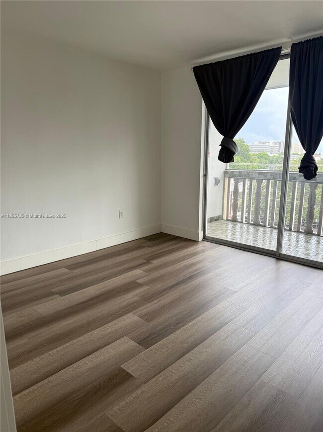 Foto del edificio - 1475 NE 125th Terrace
