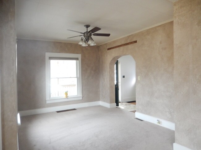 Foto del edificio - 136 E Raymond St