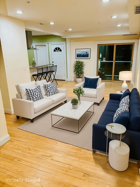 Foto principal - 161 Bellingham St