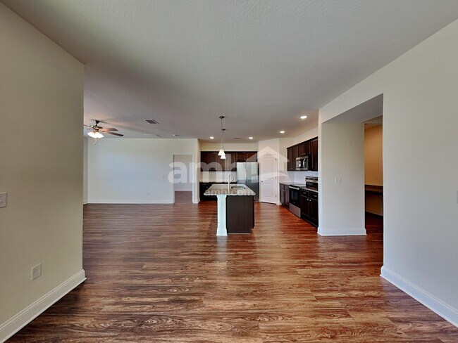 Building Photo - 151 Banyan Frst Dr