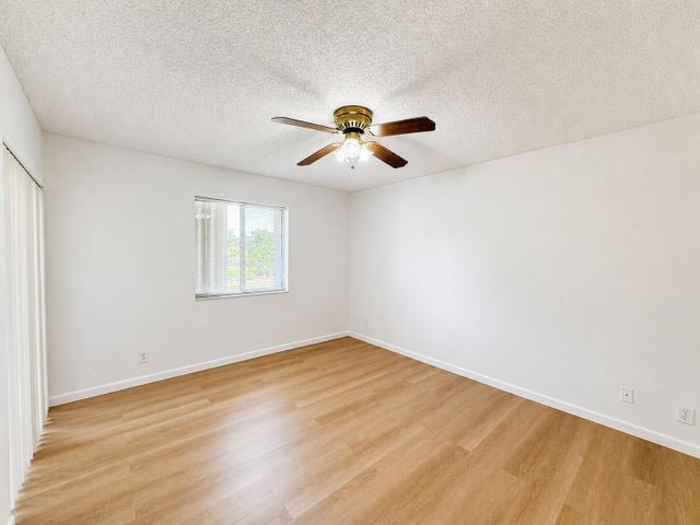 Foto del edificio - 340 NW 67th St