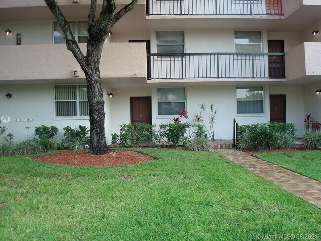 Foto del edificio - 3841 Environ Blvd