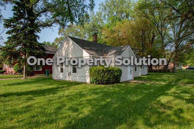 Building Photo - 200 E 69th Pl