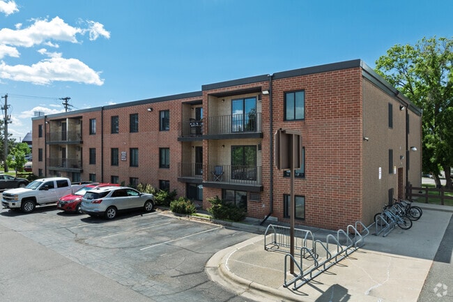 Exterior 1701 - Gopher Commons 1701