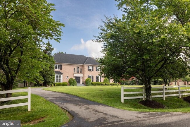 Building Photo - 8809 Saunders Ln