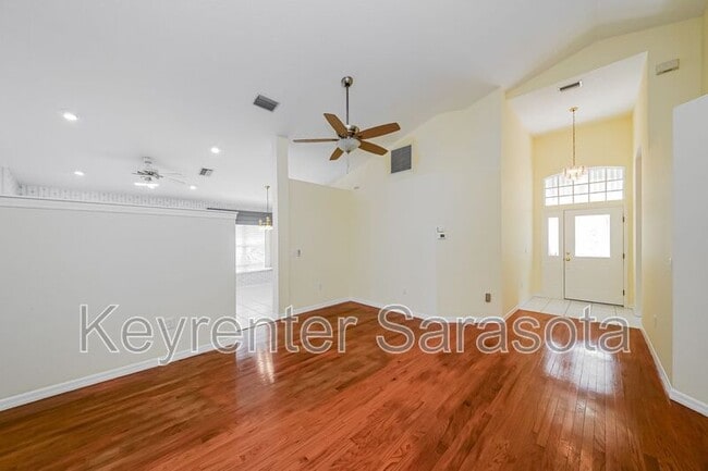 Photo - 2014 Wasatch Dr House