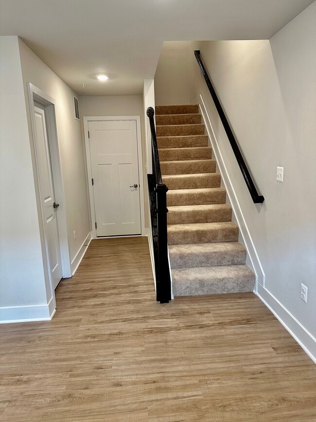 Building Photo - 828 Teacher Mitchell Rd