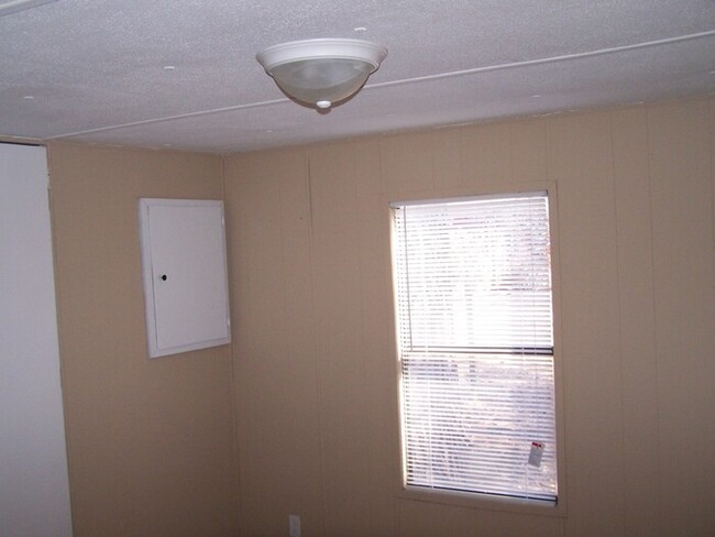 Foto del edificio - 2 Bedroom 1 Bath Mobile Home For Rent!