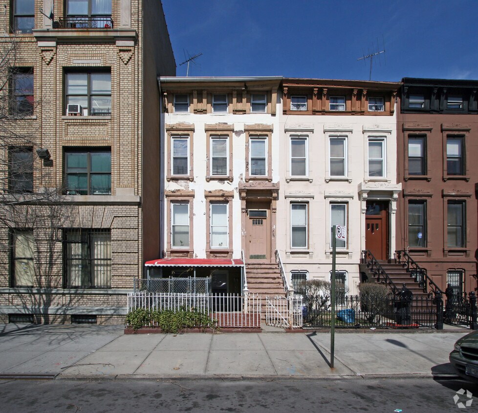 Building Photo - 177 Van Buren St