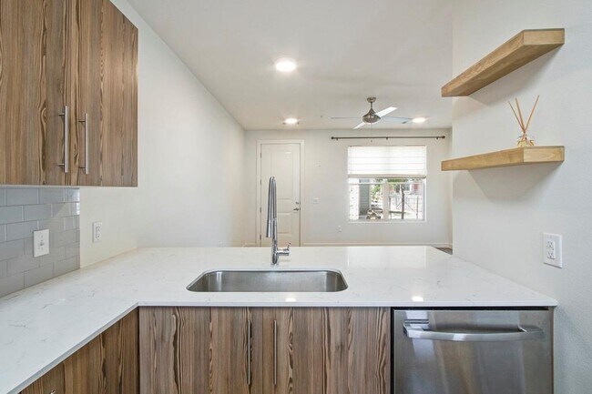 Foto del edificio - 7805 Cooper Ln