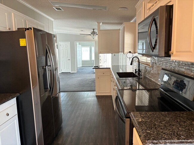 Foto del edificio - Florida living at its finest! 3/2 with a c...