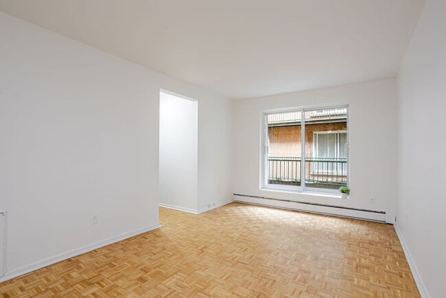 Building Photo - 10160 Lajeunesse