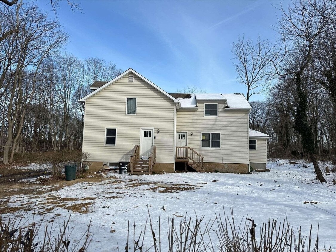 493 Munsell Rd, East Patchogue, NY 11772 House Rental in East