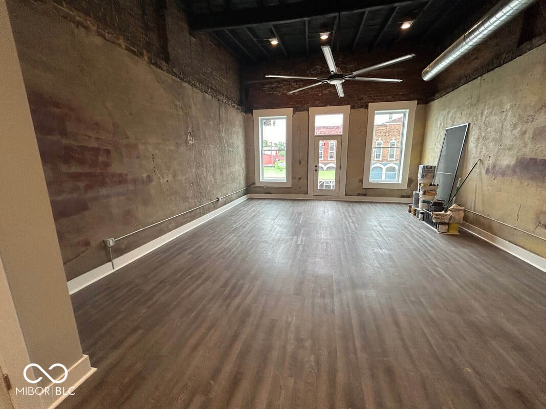 Primary Photo - 111 E Main St