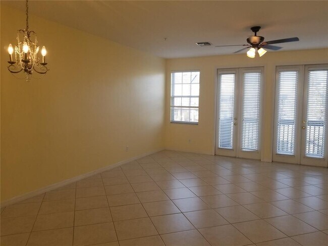 Building Photo - 2927 Pointeview Dr