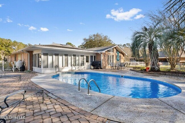 Foto del edificio - 219 Tantallon Dr