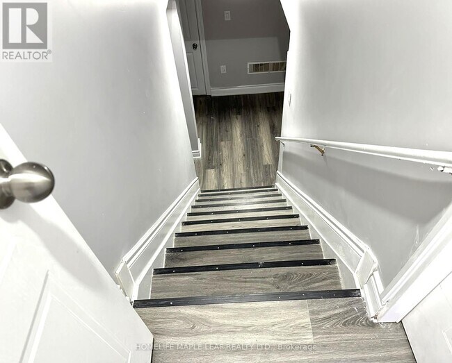 Building Photo - 72 Four Seasons Cir