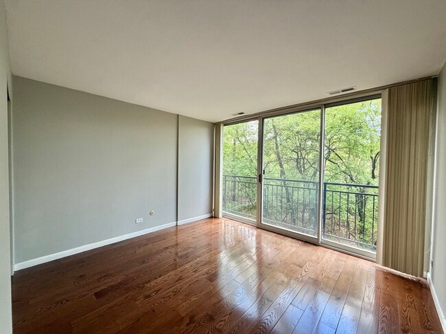 Building Photo - 5820 Oakwood Dr