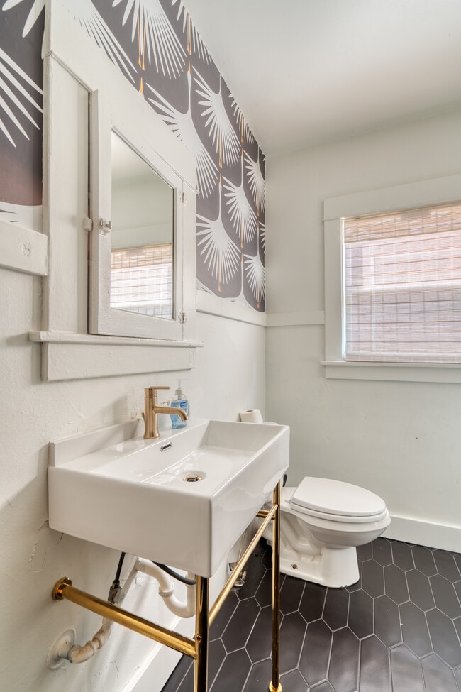 Photo - 2215 SE Powell Blvd Apartment