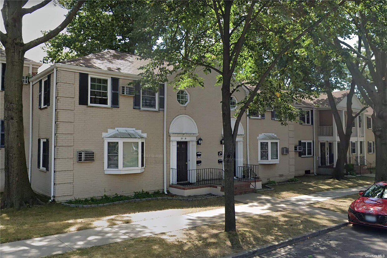 Foto principal - 221-28-221-64 64th Ave