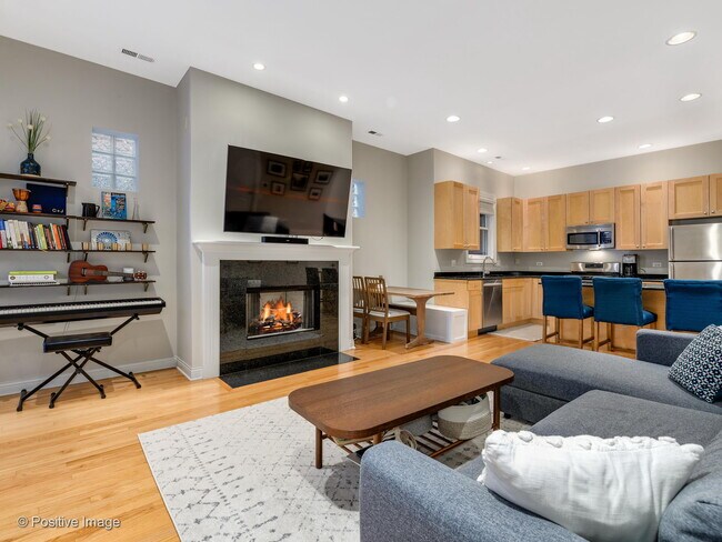 Foto del edificio - 1347 W Washington Blvd