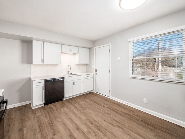 Foto del edificio - 554 Riverview Dr