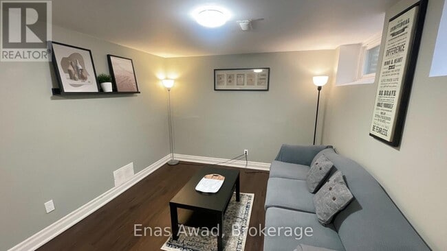 Building Photo - 65 Holcolm Rd